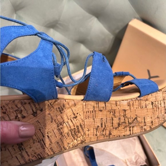 Yoki size 7.5 blue lace up wedge with box & dust covers - Picture 10 of 11